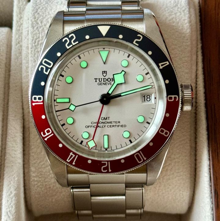Tudor black bay gmt lume hotsell