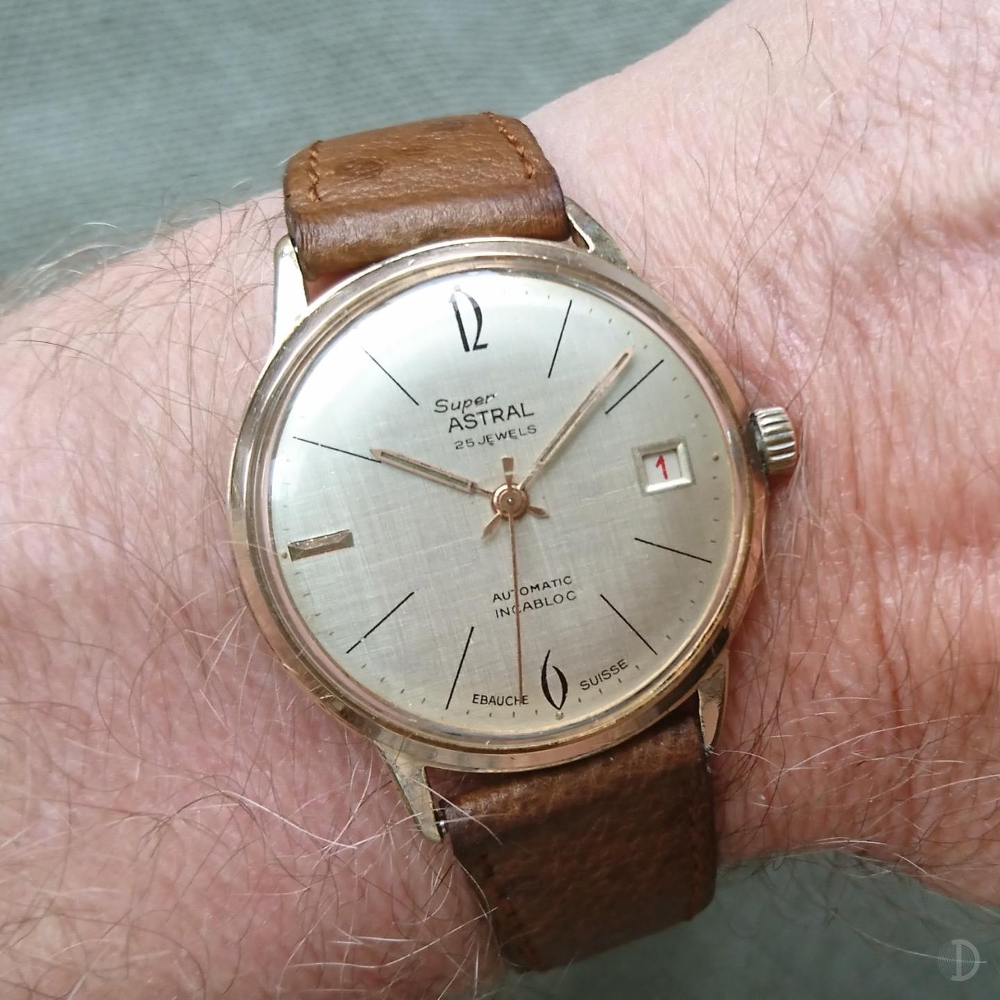 Montre Vintage ASTRAL à Mouvement Mécanique - Pour Femme - Occasion Avec Histoire