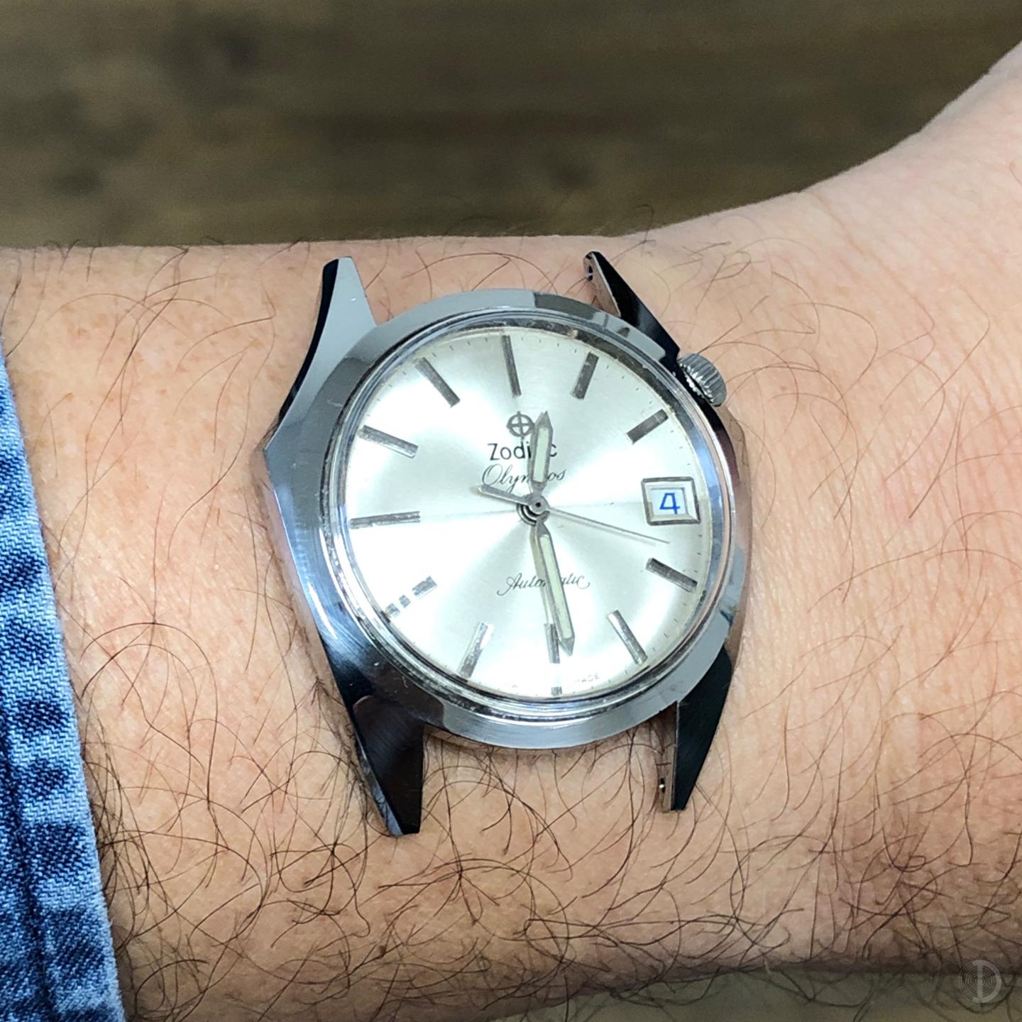 Montre Zodiac Olympos Asymétrique - Cadran Argenté, Bracelet Noir - Automatique - Occasion Bon État