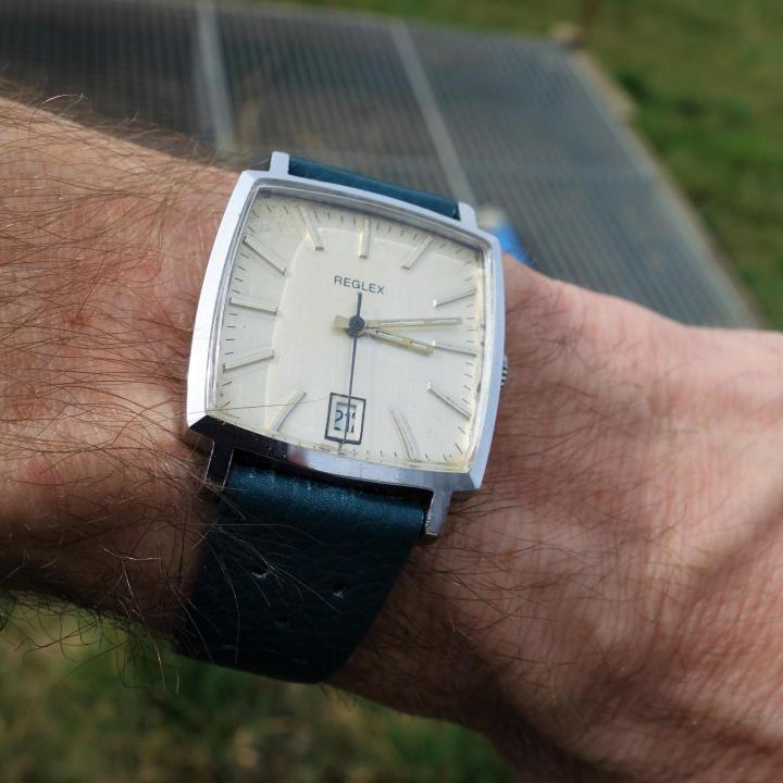 Montre Ancienne REGLEX Mécanique – Boîtier Carré Acier, Cadran Marron, Bracelet Cuir Noir, Style Vintage Luxe