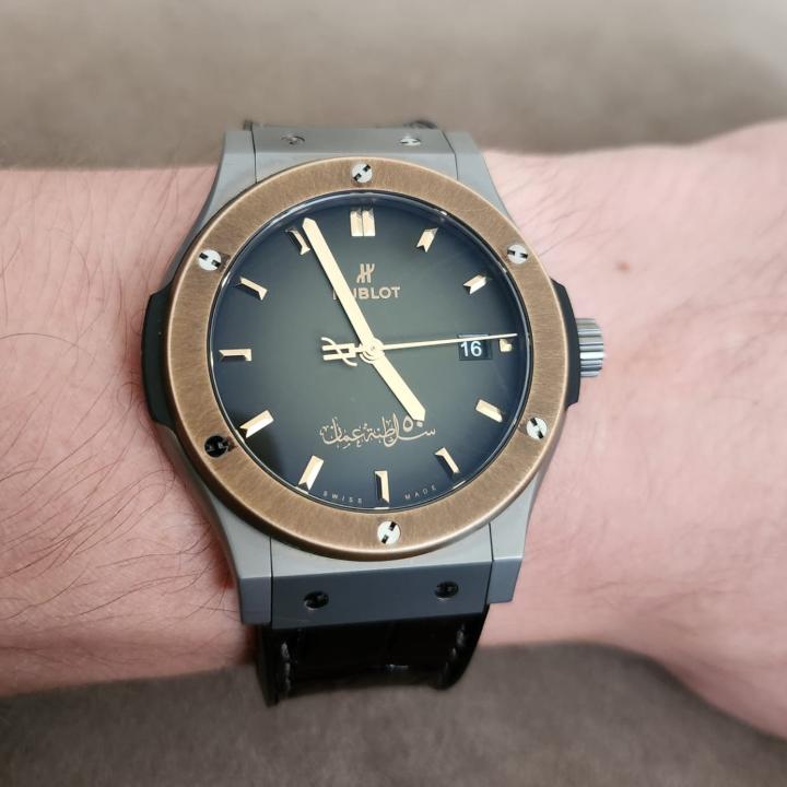 Hublot de Service, Not For sale